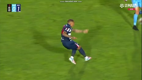 ¿Por qué le anularon el gol a Paolo Guerrero? Fue un remate de media cancha para el 1-0 de Alianza Lima