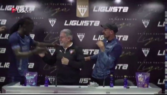 Despedida de Azulgaray en LDU. (Video: Olé)