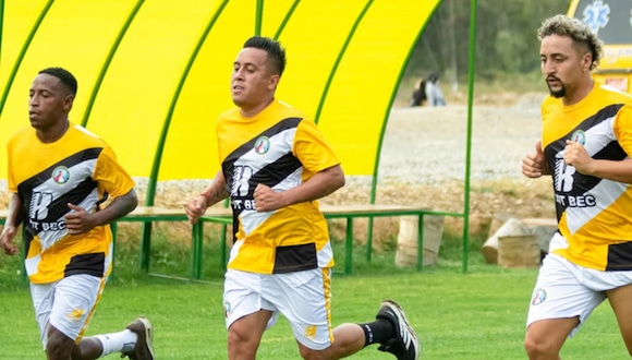 Christian Cueva se unió a los entrenamientos de Juan Pablo II College en Chongoyape. (Video: @juanpablochongoyape)