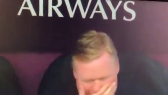 Ronald Koeman fue captado comiéndose los mocos en la victoria de Países Bajos sobre Polonia.