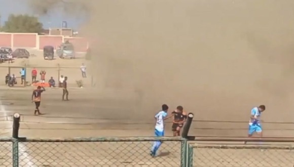 Un remolino paralizó un juego en la etapa regional de la Copa Perú. (Fuente: Deportes en RED)