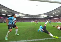 ¡Se hizo gigante el ‘Samurai’! Gran salvada de Erick Noriega para frenar un gol en el Gremio vs Flamengo