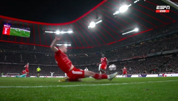 De Ligt salvó un gol sobre la línea en el PSG vs. Bayern. (Video: ESPN)