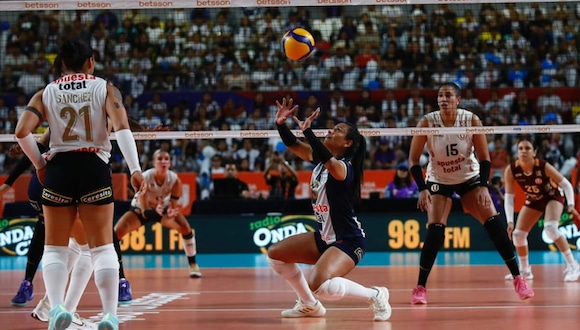 Alianza Lima disputó el primer set con cuatro jugadoras extranjeras, lo que está prohibido para la FPV. (Video: Latina TV)