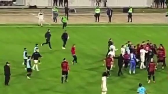 Los jugadores de Universitario y Melgar se enfrascaron en una fuerte gresca tras el final del partido. (Video: Difusión)
