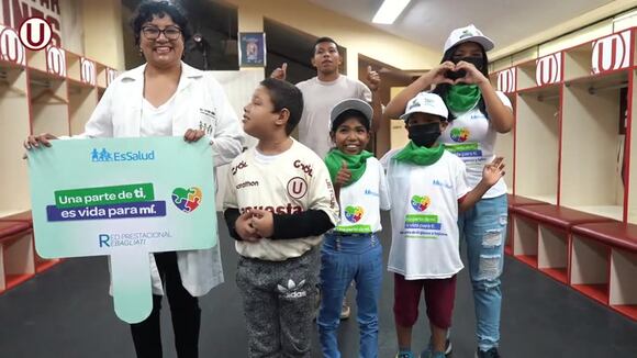 Edison Flores y Universitario tuvieron un gran gesto con niños que están a la espera de un trasplante de órgano. (Video: Universitario)