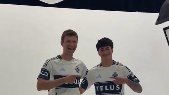 La sesión de fotos de Kenji Cabrera junto a Thomas Muller en el Vancouver Whitecaps | VIDEO: Vancouver Whitecaps