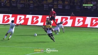 ¡Vio la roja y solo jugó 13 minutos! Tras terrible manotazo, Miguel Trauco fue expulsado