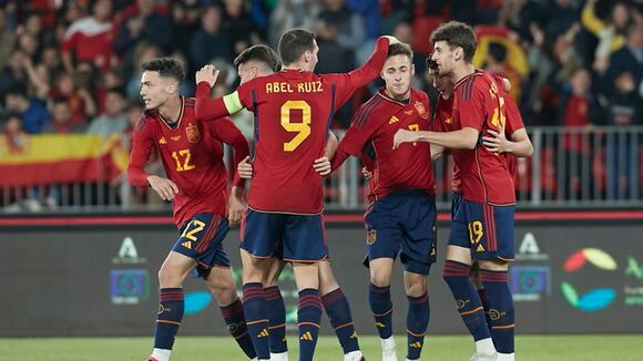México vs. España juegan por amistoso (Video: @SEFutbol).