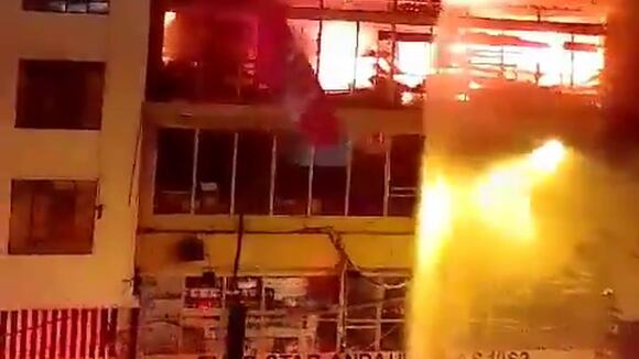 Incendio en cerca a Mesa Redonda