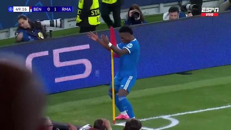 ¡Un bombazo! Gol de Vinícius Júnior para el 1-0 de Real Madrid vs. Benfica por Champions League