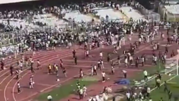 Hubo caos en el estadio por la visita de Lionel Messi. (Video: SudhanidhiB)