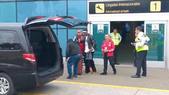 Así fue la llegada de Luis Advíncula a la capital. (Video: Wilmer Robles)