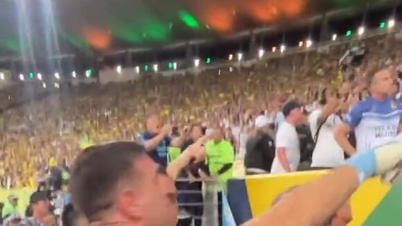 Dibu Martínez se enfrentó a los policías en el Estadio Maracaná. (Video: TyC Sports)