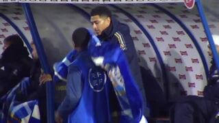 Crack dentro y fuera de las canchas: Bellingham dio abrigo a recogebolas que se ‘moría’ de frío