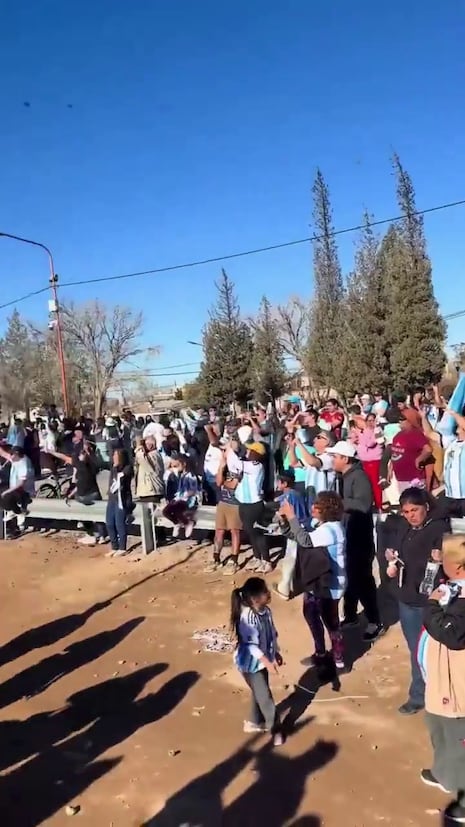 ¡Una locura! Inauguran la estatua de Messi más alta del planeta y las imágenes son virales