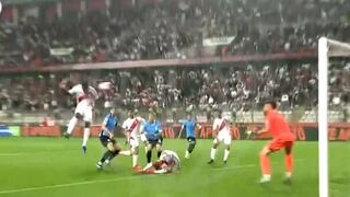 Así se vivió a ras de campo el gol de Miguel Araujo en el Perú vs. Uruguay por Eliminatorias