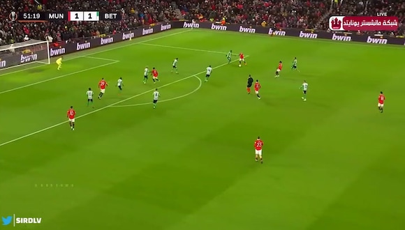 Antony se lució con golazo en el Old Trafford.