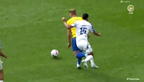 El peruano Marcos López vio la tarjeta roja en partido entre el Copenhague vs Brondby.