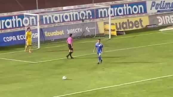 Christian Cueva falló penal con Emelec. (Video: @EcuRadioDeporte)