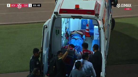 Yoshimar Yotún fue retirado en ambulancia por lesión en la rodilla. (Video: L1 MAX)