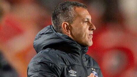 DT de Cienciano explotó en conferencia y dio la vuelta al mundo: “Se nota que nunca jugaste al fútbol”