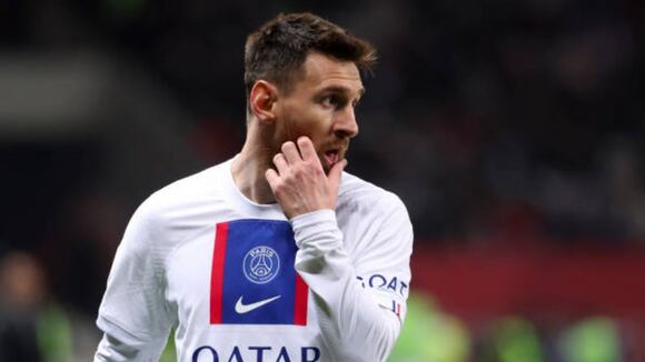 Hinchas de Al Hilal piden a Messi. (Video: @aawsat_spt / Twitter)