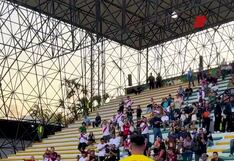 Momento mágico: Diego Romero regaló sus guantes a un niño hincha de la Selección Peruana