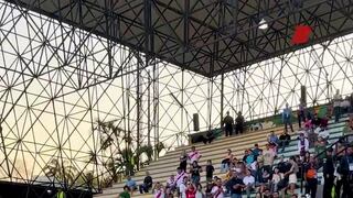 Momento mágico: Diego Romero regaló sus guantes a un niño hincha de la Selección Peruana