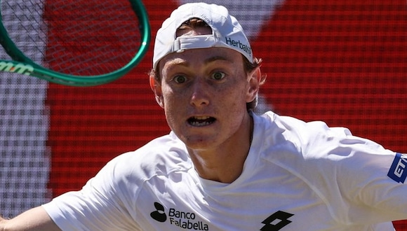 Ignacio Buse avanzó a la segunda ronda de Wimbledon 2026. (Video: @EalaNation)