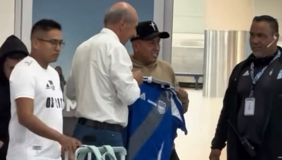 Christian Cueva llegó a Guayaquil para sumarse a Emelec. (Video: Cancha Ecuador)