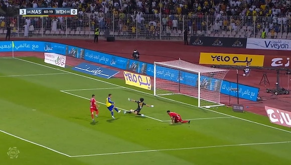 Cuarto gol de Cristiano Ronaldo para el 4-0 de Al Nassr vs. Al Wehda. (Video: @SPL / Twitter)