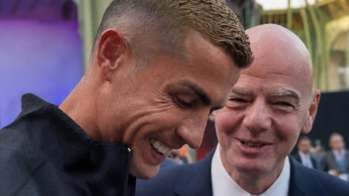Imperdible su reacción: el encuentro de Cristiano Ronaldo con Gianni Infantino, presidente de la FIFA