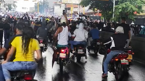 Estallan protestas contra reelección de Nicolas Maduro en barriadas de Caracas