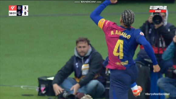 Ronald Araújo para el 3-0 del Barcelona sobre la Real Sociedad. (Video: ESPN)