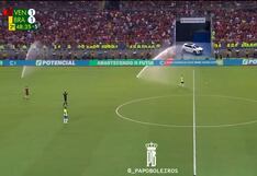 ¡De no creer! Se encendieron los aspersores en pleno partido del Venezuela vs Brasil