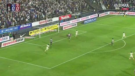 ¡Silencio en Matute! Alex Valera aprovechó error defensivo y pone el 1-0 ante Alianza Lima