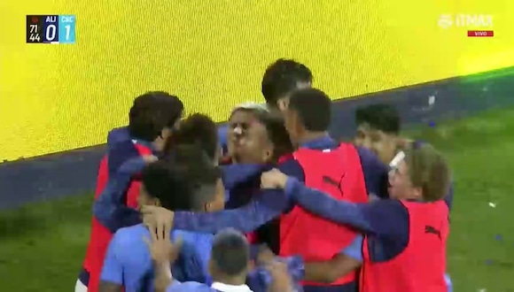 ¡De taquito! Gol de Gustavo Cazonatti para el 1-0 de Sporting Cristal vs. Alianza Lima