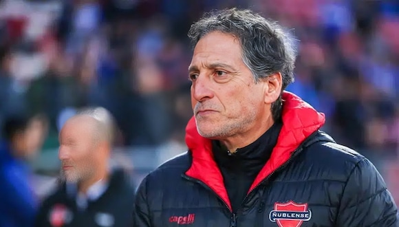 Mario Salas sufrió agresión por parte de hinchas rivales. (Vídeo: @KARITE70243384).