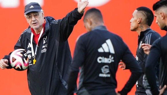 La selección peruana, con Jorge Fossati, tendrá este jueves 14 de noviembre su último entrenamiento en el Estadio Monumental, previo al Perú vs. Chile. (Vídeo: Depor)