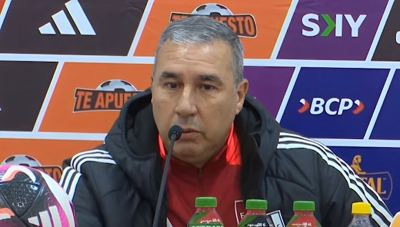 Leonardo Martins, asistente técnico de Jorge Fossati. (Video: José Varela)