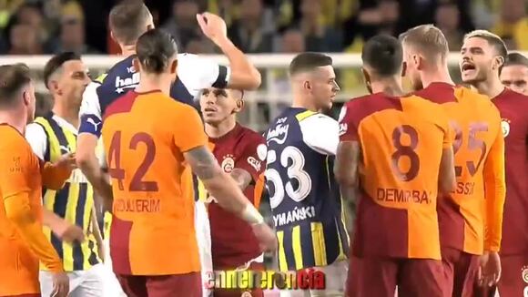 Mauro Icardi y Edin Dzeko discuten en la Liga de Turquía. (Vídeo: X).