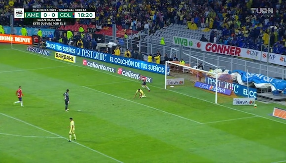 ¡Anota el primero! Golazo de Ronaldo Cisneros para el 0-1 de América vs. Chivas (Video: TUDN).