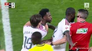 ¡Insólito! VAR anuló gol de Vinícius y lo expulsó por tirarle del cabello a rival