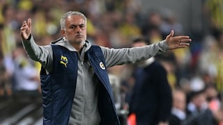 Derribado por un jugador: la lesión de José Mourinho en los entrenamientos de Fenerbahce