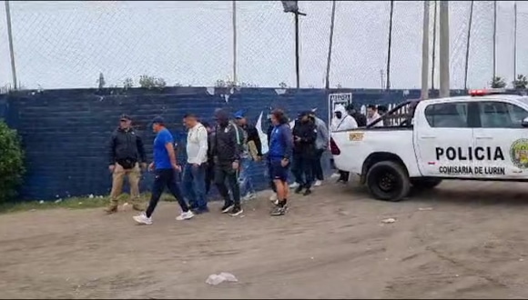 Barristas llegaron a los entrenamientos de Alianza Lima (Video: José Varela)