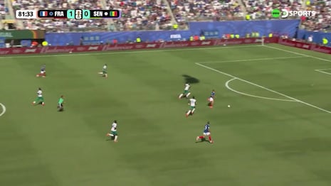 ¡Definición de lujo! Golazo de Barcola para el 2-0 de Francia vs. Senegal