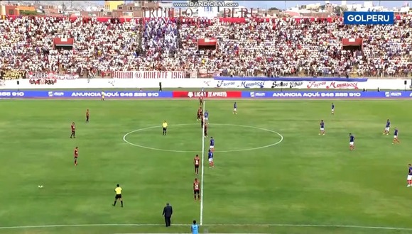 Minuto de silencio por Luis Tejada. (Video: GOLPERU)