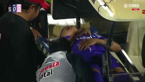 Kevin Quevedo salió en ambulancia tras duro golpe en el partido entre Alianza Lima y Sport Boys. (Video: L1 MAX)
