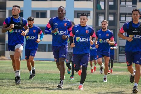 Bronca en Alianza Universidad: Yorleys Mena y Paolo Fuentes se fueron a las manos en pleno partido